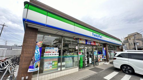 近くのファミリーマート 府中是政店まで207m(徒歩3分)