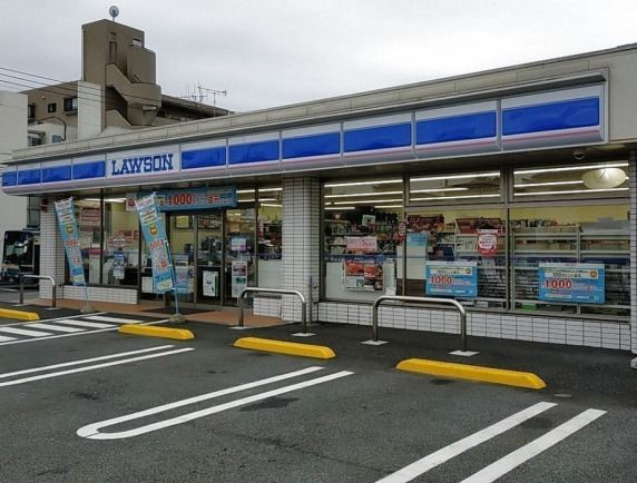 近くのコンビニまで292m（徒歩4分）