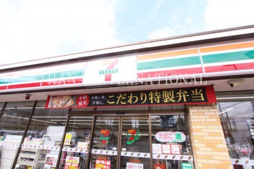 近くのセブンイレブンまで382m（徒歩5分）