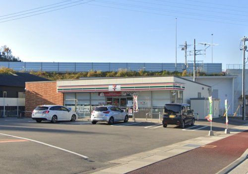 近くのセブンイレブン諫早川床店まで909m(徒歩12分)