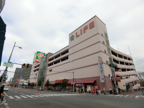 近くのライフ 関目店まで461m（徒歩6分）