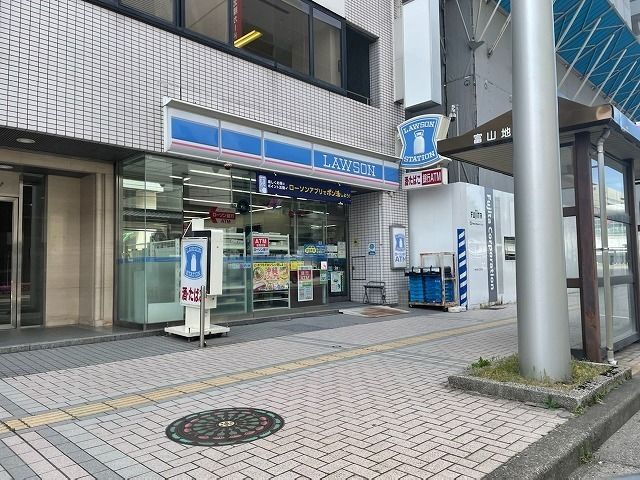 近くのローソン 富山新富町店まで855m(徒歩11分)