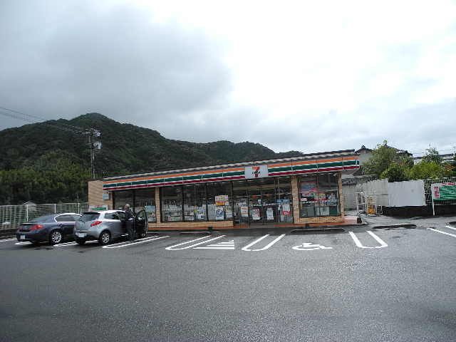 近くのセブンイレブン 長崎中里町店まで517m（徒歩7分）