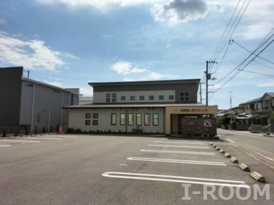 近くの松岡婦人科クリニックまで1,062m（徒歩14分）