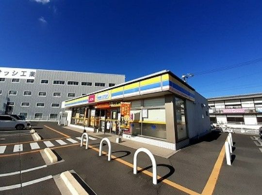 近くのコンビニまで940m（徒歩12分）