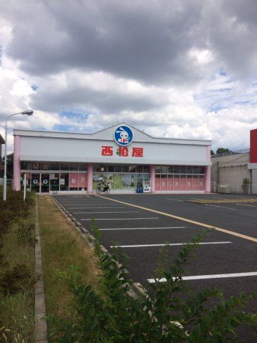 近くの西松屋まで590m（徒歩8分）