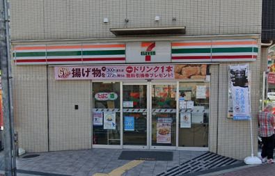 近くのコンビニまで547m（徒歩7分）