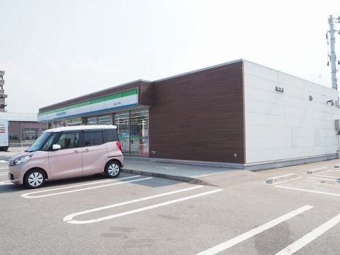 近くのファミリーマート 富山上二杉店まで153m（徒歩2分）