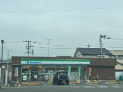 近くのファミリーマート 今治大新田店まで683m（徒歩9分）