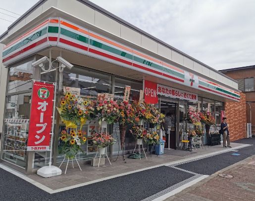 近くのコンビニまで729m（徒歩10分）