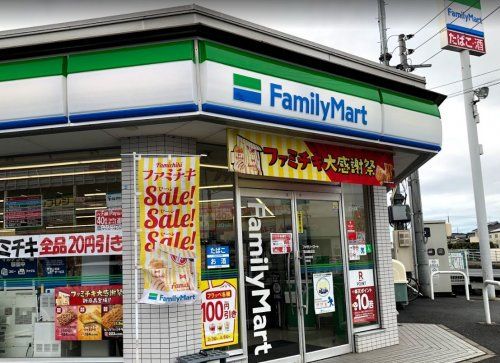 近くのコンビニまで575m（徒歩8分）