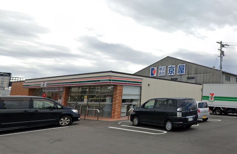 近くのセブンイレブン 岡山西市店まで320m（徒歩4分）
