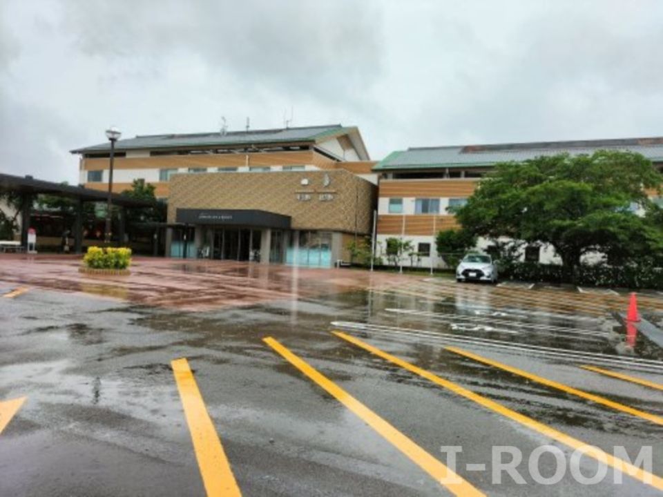 近くの見奈良天然温泉利楽まで1,621m（徒歩21分）