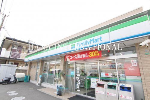 近くのファミリーマート 西瑞江二丁目店まで740m（徒歩10分）