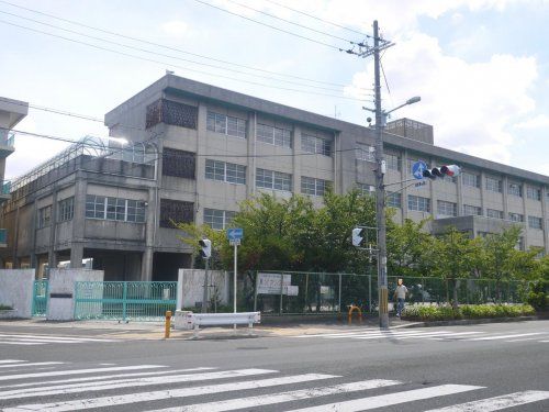 近くの寝屋川市立中木田中学校まで211m(徒歩3分)