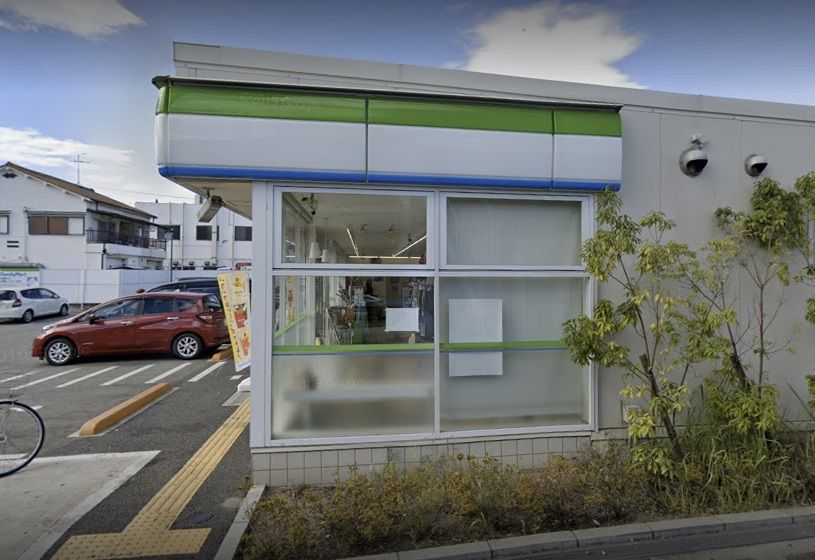 近くのファミリーマート 加美東四丁目店まで574m(徒歩8分)