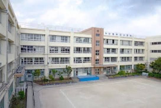 近くの江東区立小名木川小学校まで290m(徒歩4分)