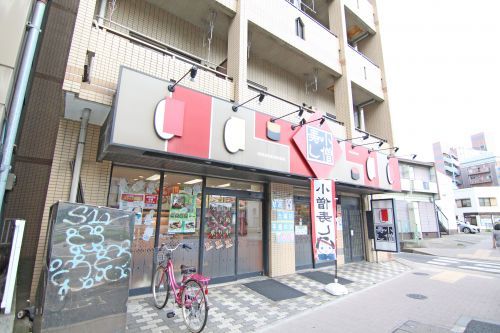 近くの小僧寿しチェーンまで542m（徒歩7分）
