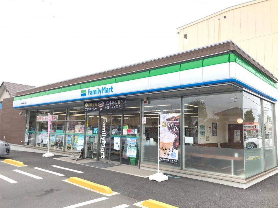 近くのコンビニまで318m（徒歩4分）