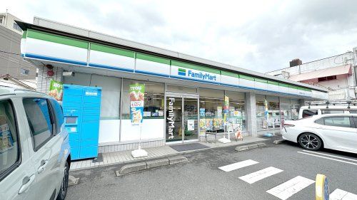 近くのファミリーマート 世田谷粕谷一丁目店まで1,352m（徒歩17分）