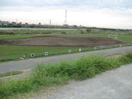 近くの柏里河川敷グラウンドまで468m（徒歩6分）