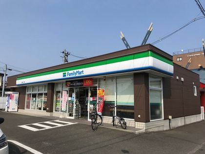 近くのコンビニまで733m（徒歩10分）