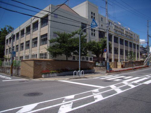 近くの神戸市立宮川小学校まで167m(徒歩3分)