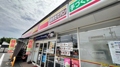 近くのデイリーヤマザキ 三鷹井口4丁目店まで678m（徒歩9分）