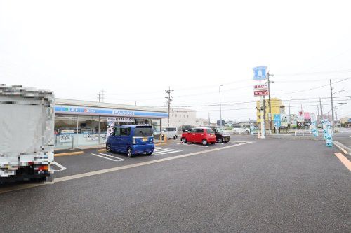 近くのローソン 一宮小赤見店まで1,175m(徒歩15分)