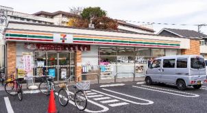 近くのセブンイレブン 三鷹富士見通り店まで690m（徒歩9分）