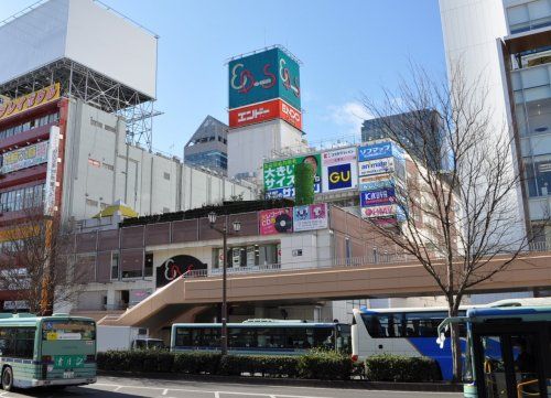 近くのE BeanSまで616m(徒歩8分)