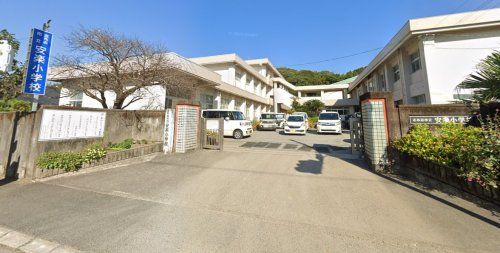近くの志布志市立安楽小学校まで1,700m（徒歩22分）