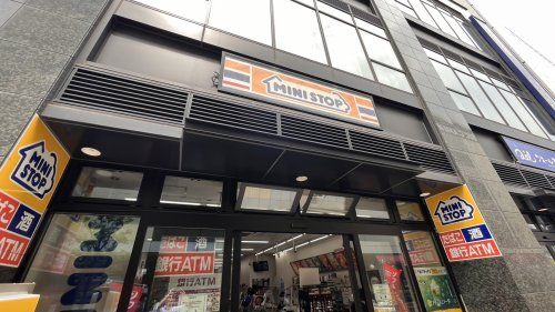 近くのコンビニまで470m（徒歩6分）