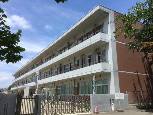 近くの仙台市立遠見塚小学校まで1,455m（徒歩19分）
