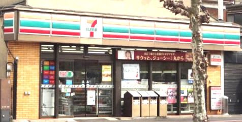 近くのセブン‐イレブン 平安町店まで302m（徒歩4分）