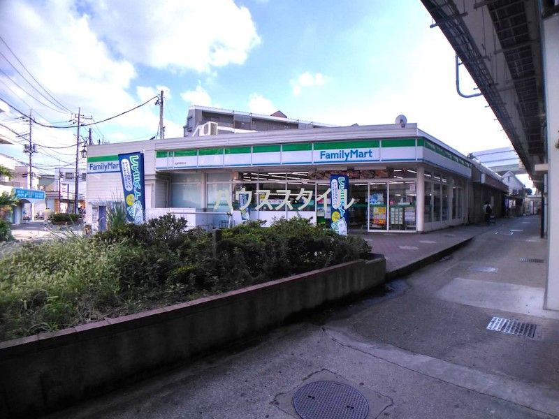 近くのコンビニまで1,585m（徒歩20分）