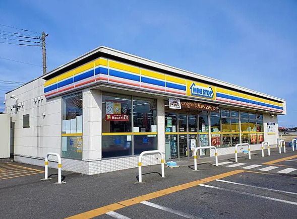 近くのコンビニまで398m（徒歩5分）