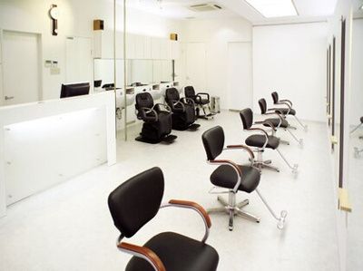 近くの美容室パーミングハウスまで1,437m（徒歩18分）