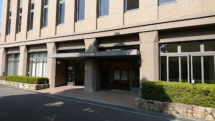 近くの坂出市民ふれあい会館まで551m（徒歩7分）