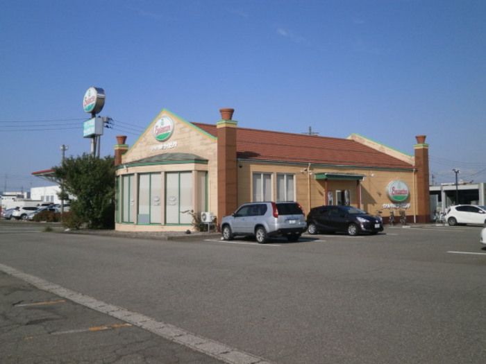 近くのサイゼリヤ 長岡インター店まで746m（徒歩10分）