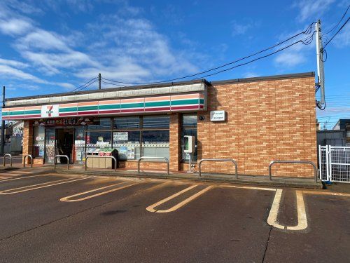 近くのセブンイレブン摂田屋店まで637m（徒歩8分）