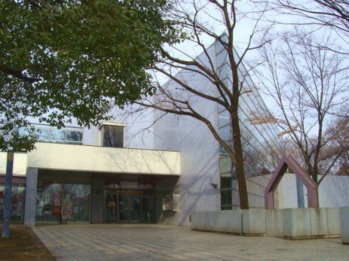 近くの伊勢崎市赤堀芸術文化プラザまで1,473m（徒歩19分）