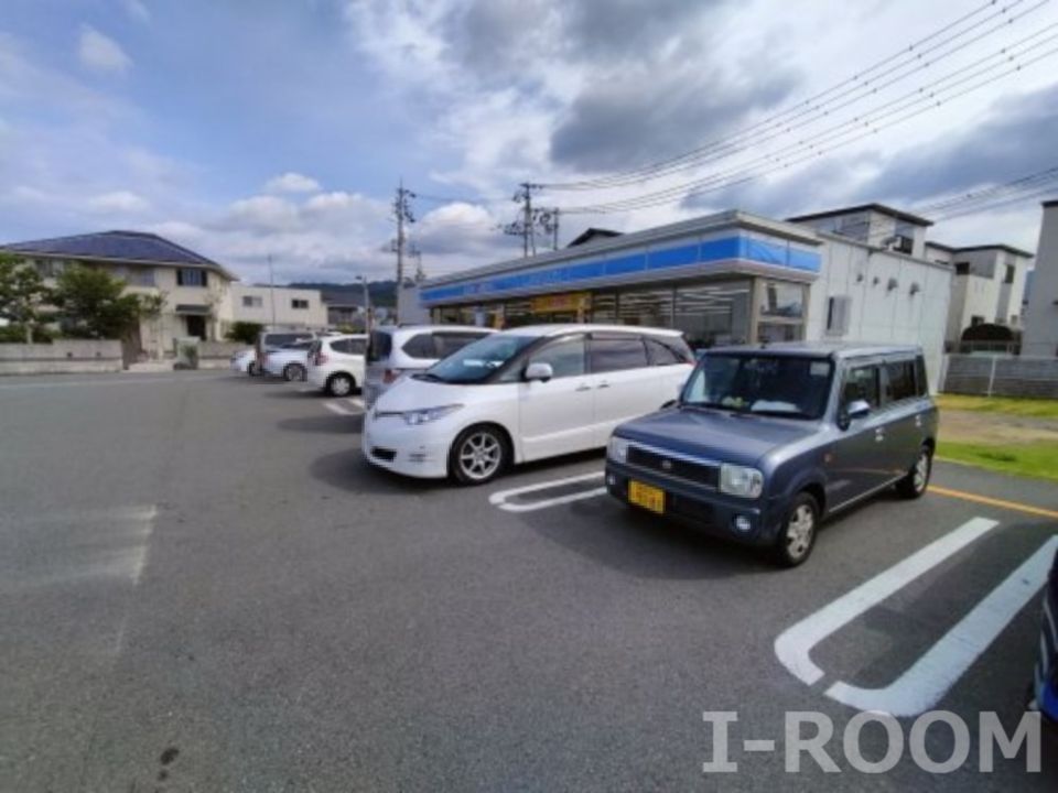 近くのローソン 東温志津川店まで872m(徒歩11分)
