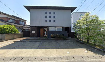 近くの本川歯科医院まで1,021m（徒歩13分）