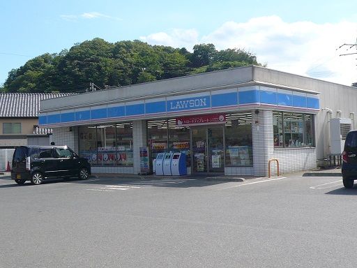 近くのコンビニまで877m（徒歩11分）