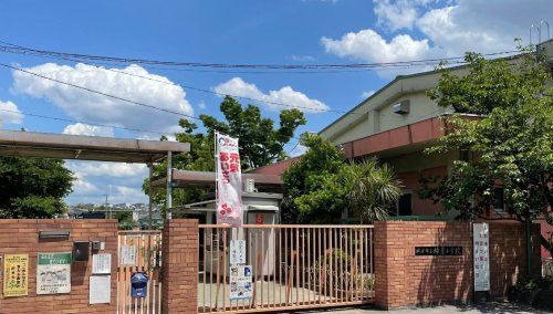 近くの枚方市立樟葉小学校まで66m(徒歩1分)