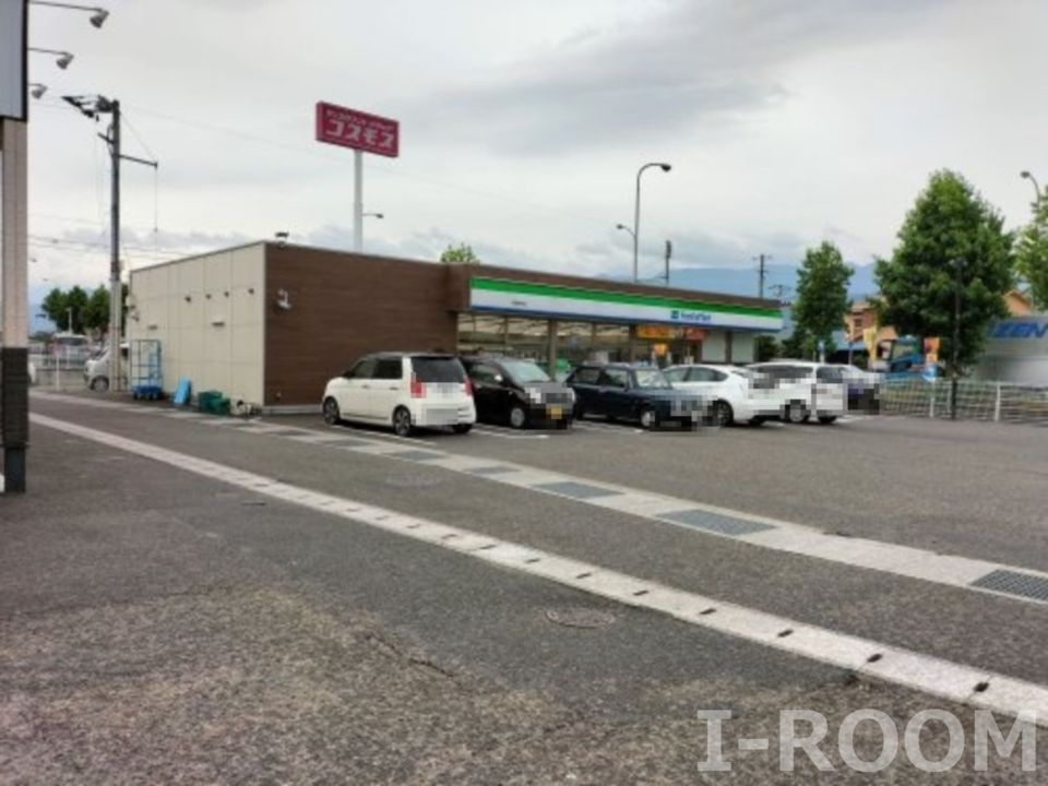 近くのファミリーマート 東温野田店まで515m（徒歩7分）