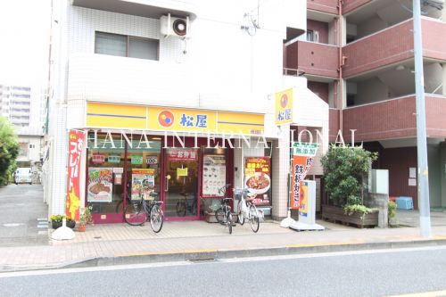 近くの飲食店まで383m（徒歩5分）