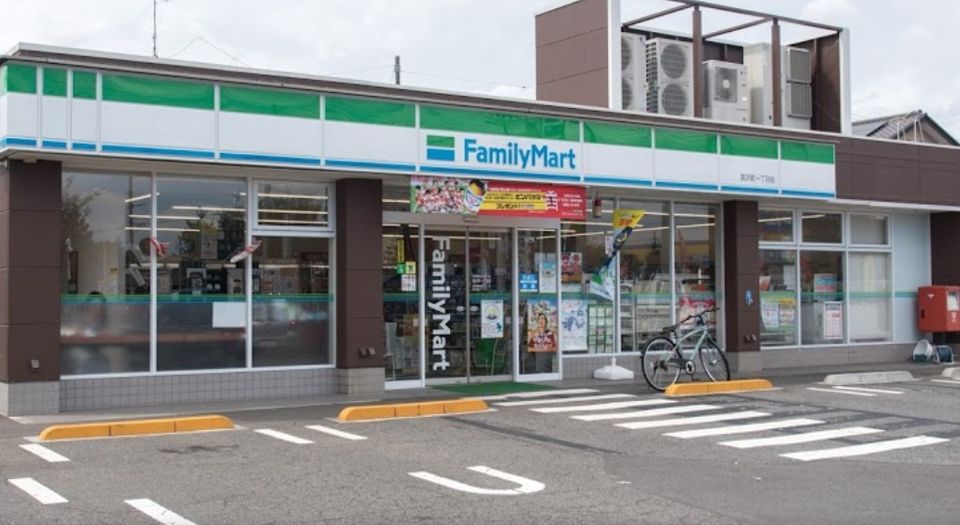 近くのファミリーマート 宮沢町一丁目店まで451m(徒歩6分)