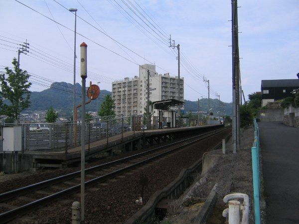 近くのJR高徳線古高松南駅まで1,036m(徒歩13分)